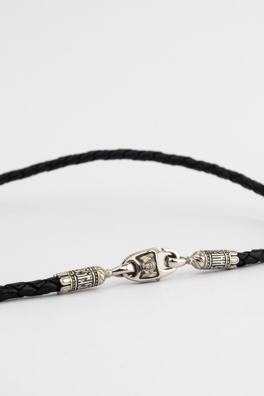 Гайтан из белого золота c кожаным шнурком