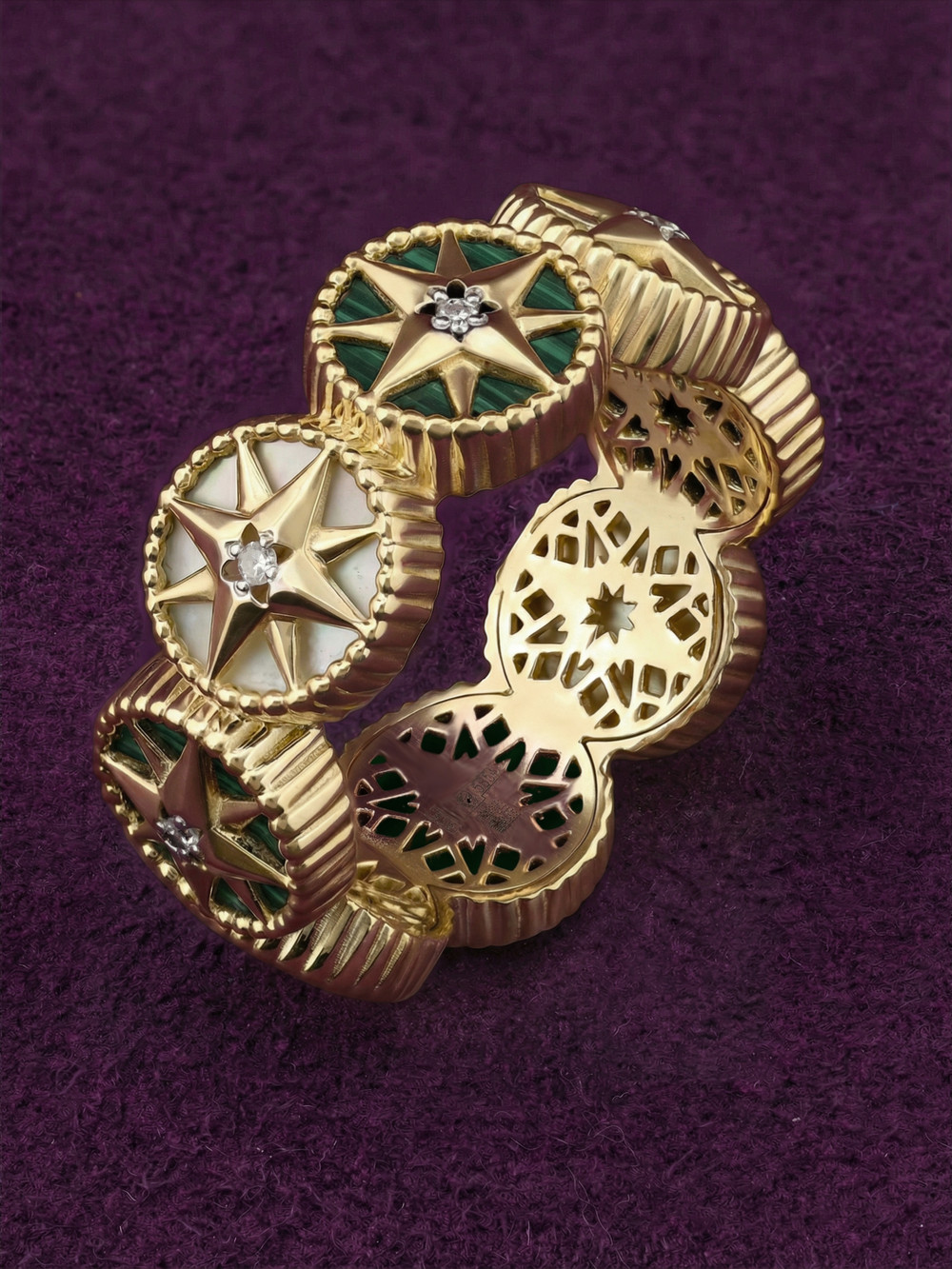 Кольцо из лимонного золота c бриллиантами, малахитом и перламутром