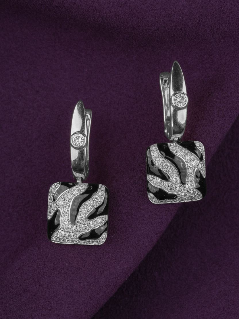 Серьги из белого золота c эмалью и бриллиантами