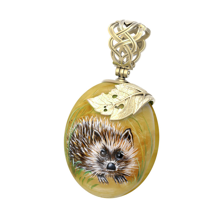 Подвеска из лимонного золота c росписным янтарём