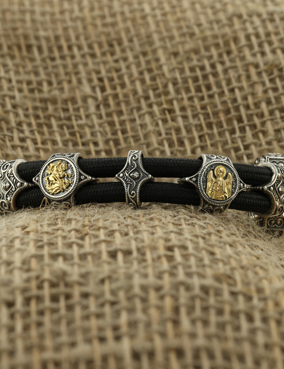 Браслет из серебра и золота c ониксом и шёлковым шнурком