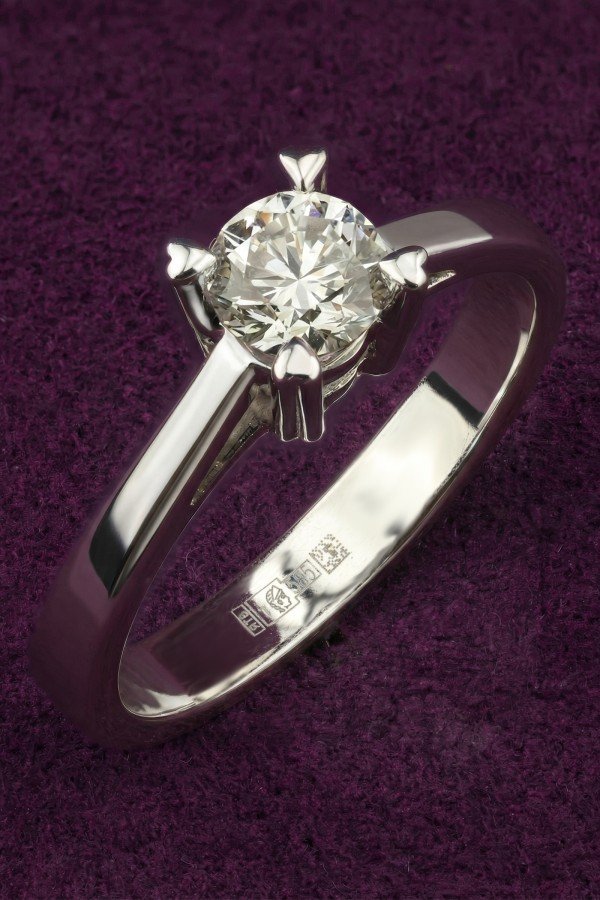 Кольцо из белого золота c бриллиантами