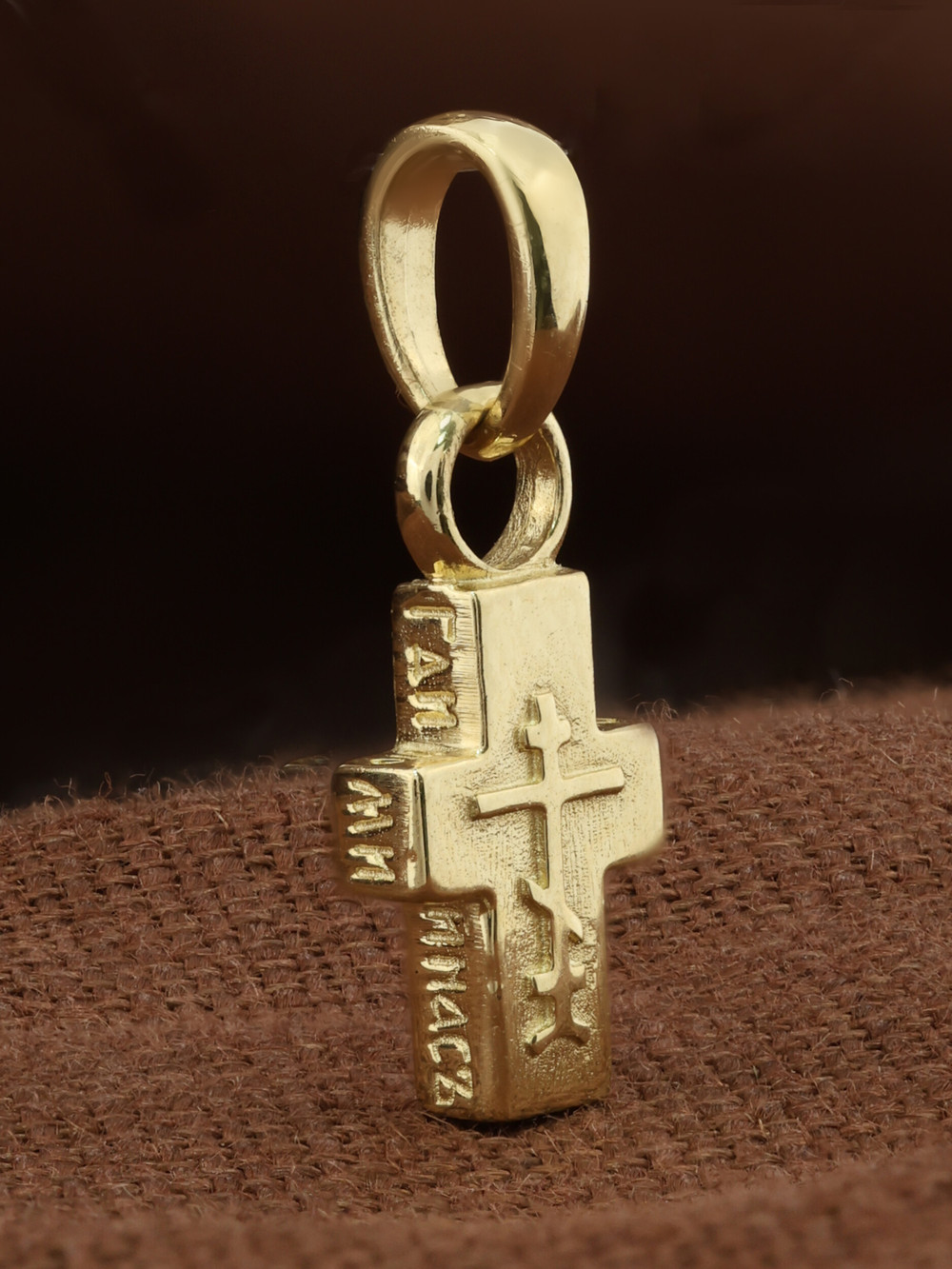 Крест из лимонного золота