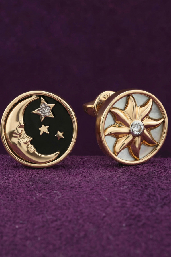 Серьги из золота c бриллиантами, ониксом и перламутром