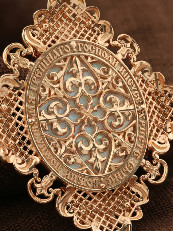 Образок из золота c эмалью и перламутром