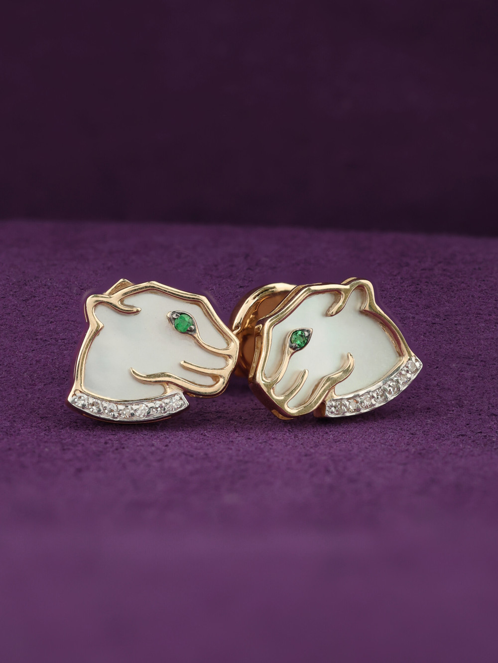 Серьги из золота c бриллиантами, изумрудом и перламутром