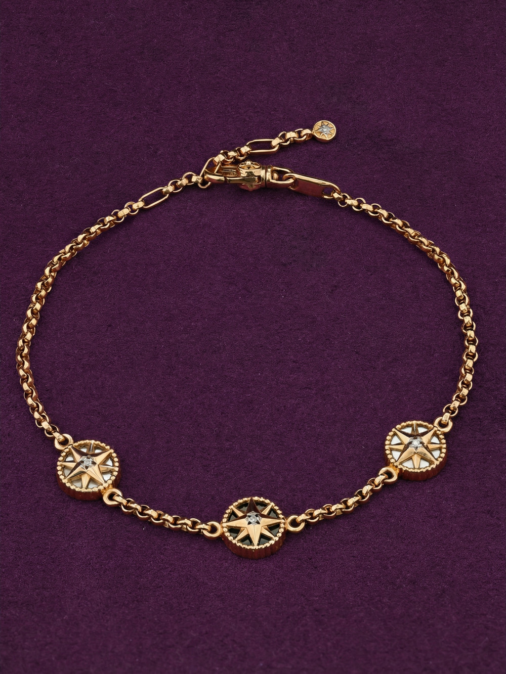 Браслет из золота c бриллиантами, ониксом и перламутром