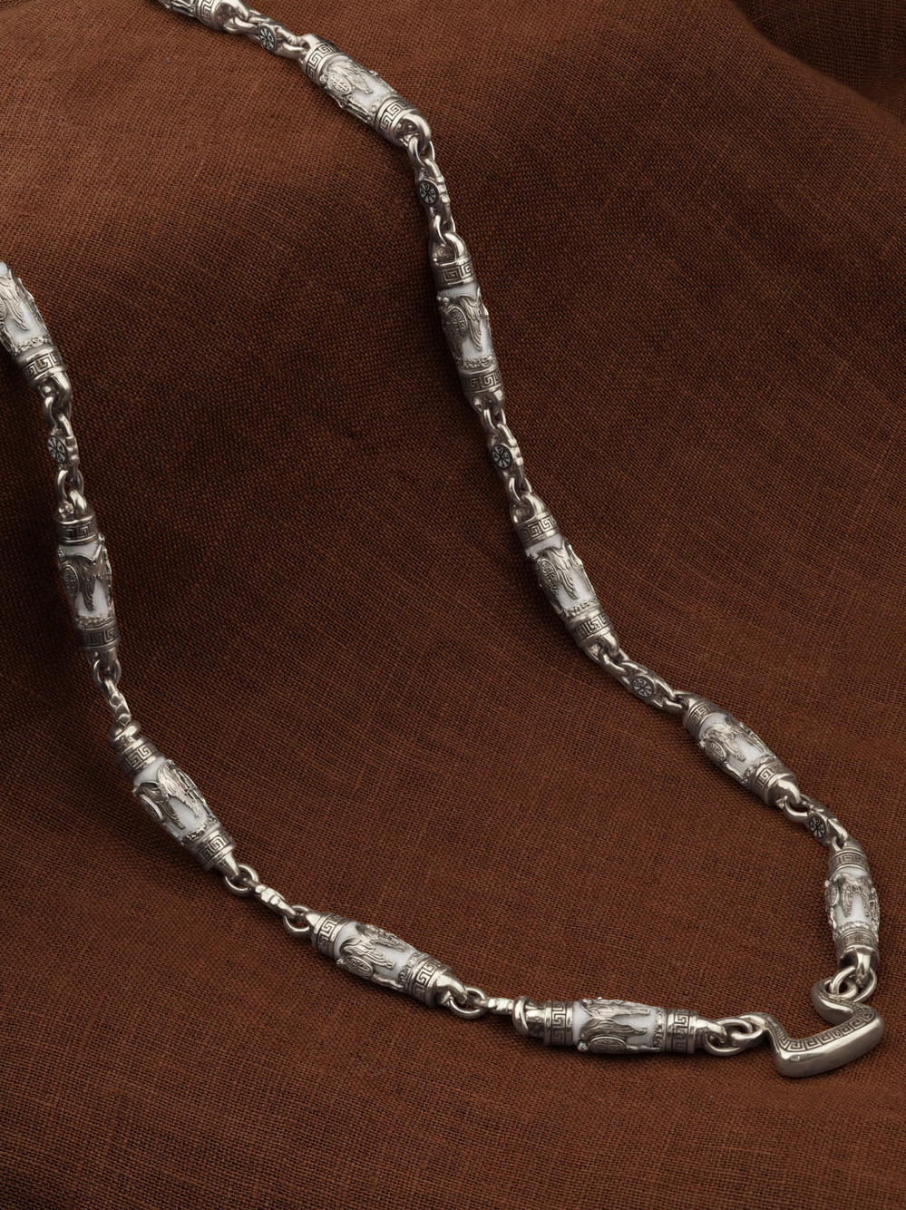 Цепь из белого золота c эмалью и бивнем мамонта