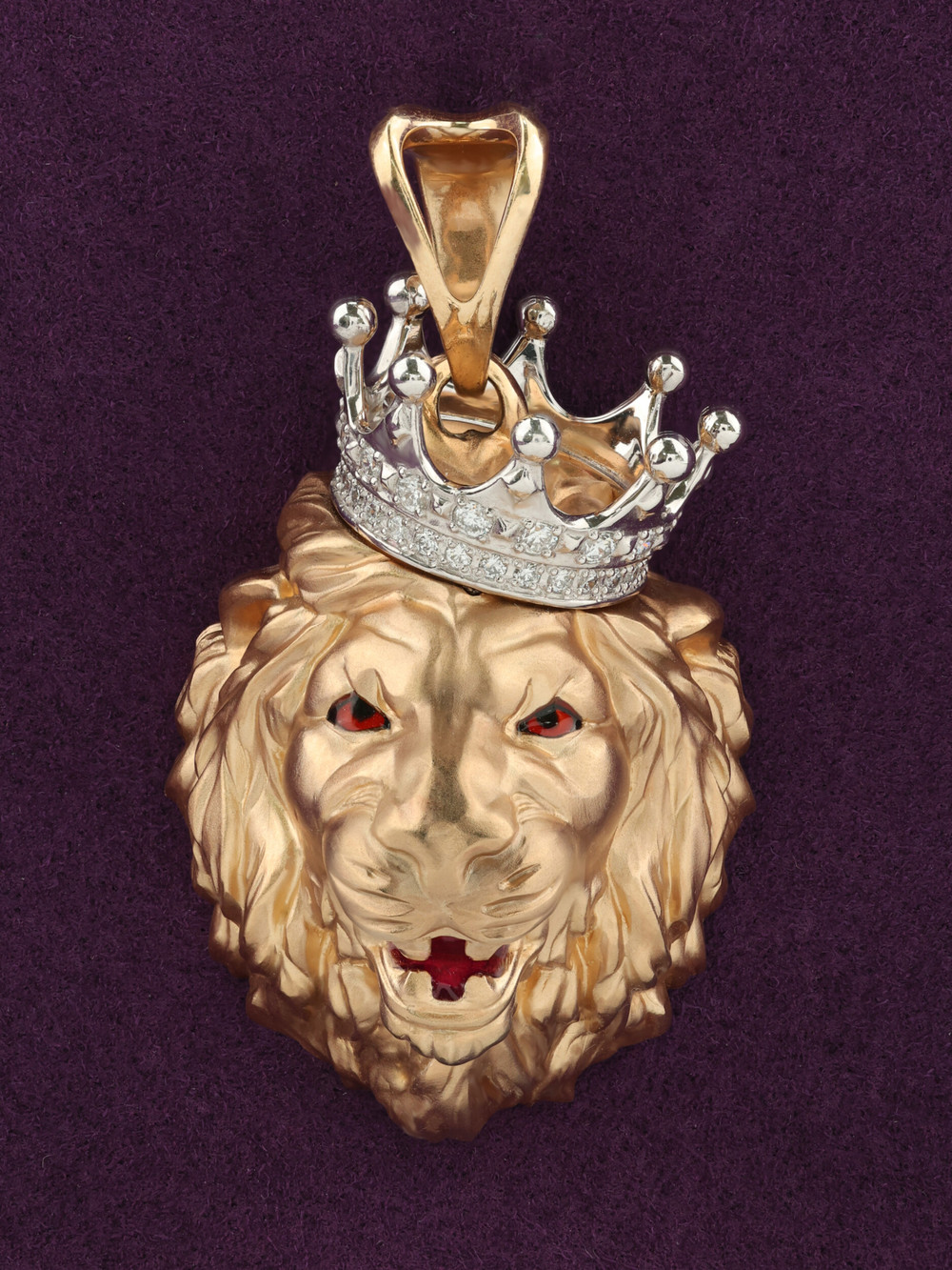 Подвеска из золота c эмалью и бриллиантами