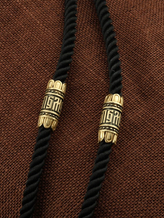 Шнурок шёлковый из лимонного золота c шёлковым шнурком