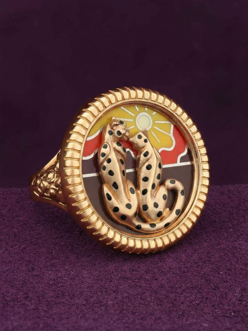 Кольцо из золота c эмалью