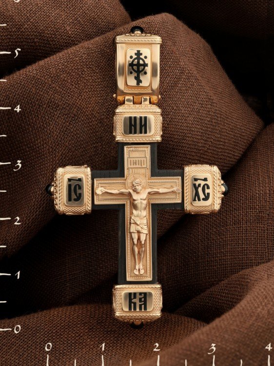 Крест из золота c эмалью, ониксом и эбеновым деревом