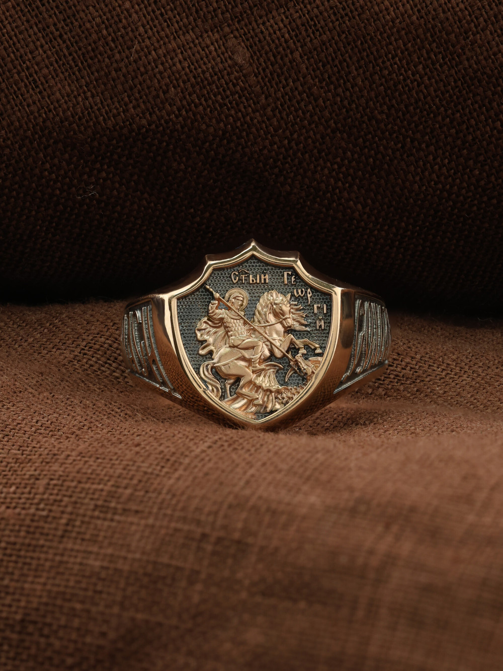 Кольцо из золота