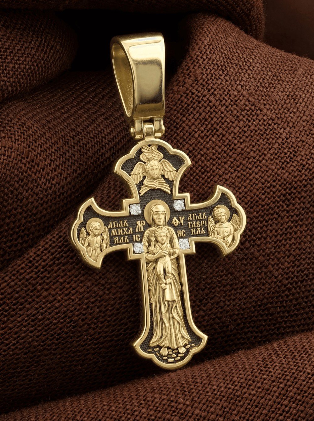 Крест из лимонного золота c бриллиантами