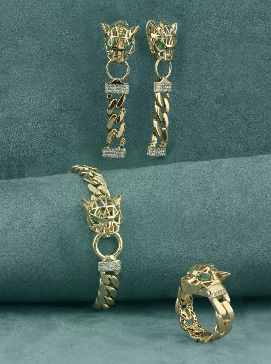 Кольцо из лимонного золота c бриллиантами и изумрудом