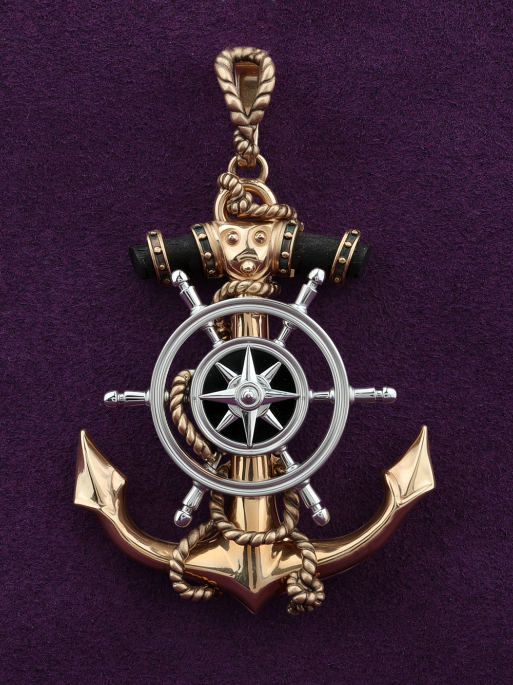 Подвеска из золота c ониксом и эбеновым деревом