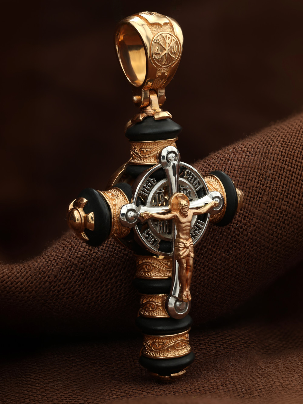 Крест из золота c ониксом