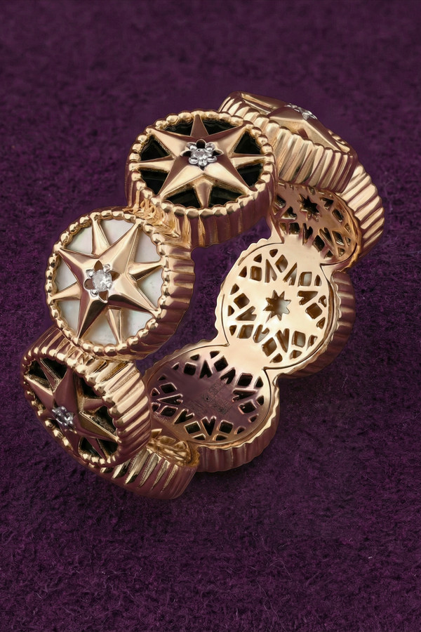 Кольцо из золота c бриллиантами, ониксом и перламутром