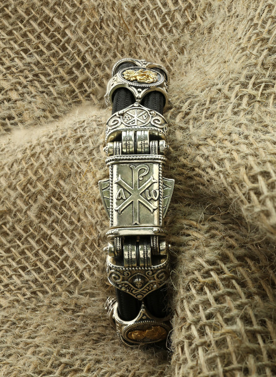 Браслет из серебра и золота c ониксом и шёлковым шнурком