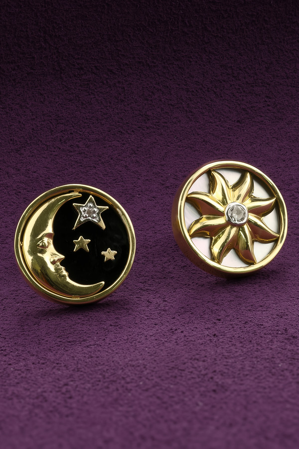 Серьги из лимонного золота c бриллиантами, ониксом и перламутром