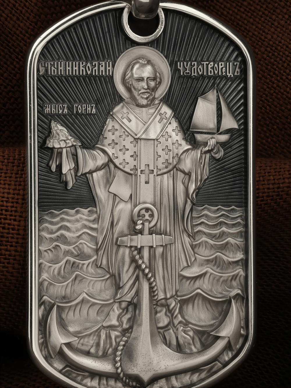 Образок из белого золота c эмалью