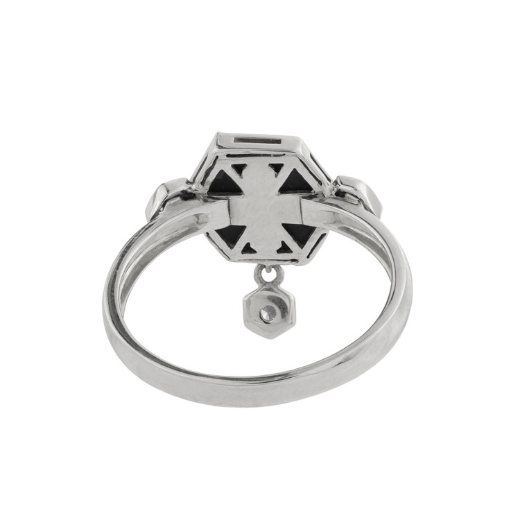Кольцо из белого золота c бриллиантами и ониксом