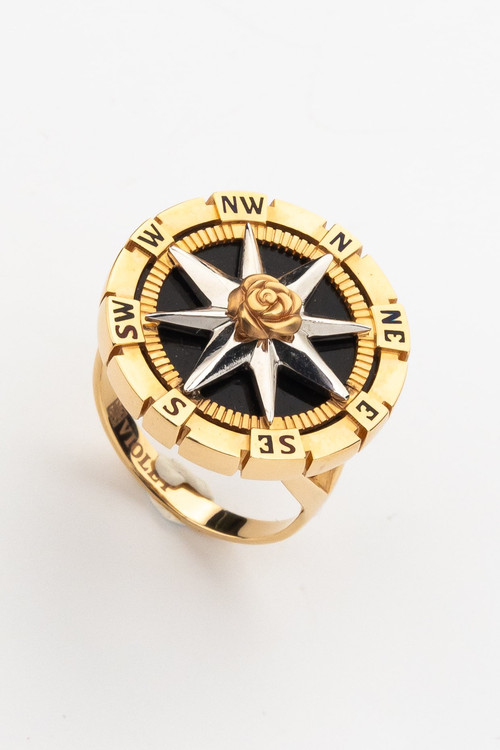 Кольцо из золота c эмалью и ониксом