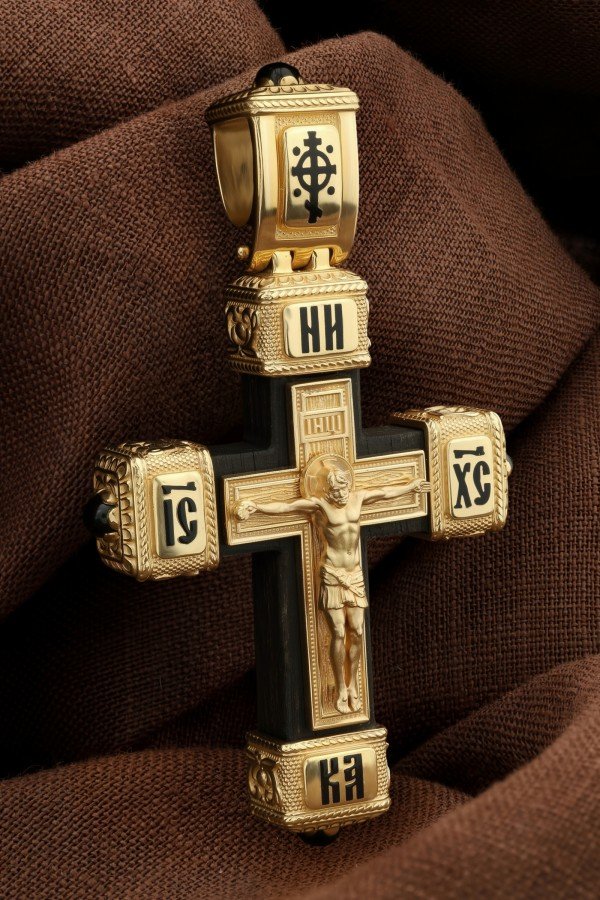 Крест из лимонного золота c эмалью, ониксом и эбеновым деревом