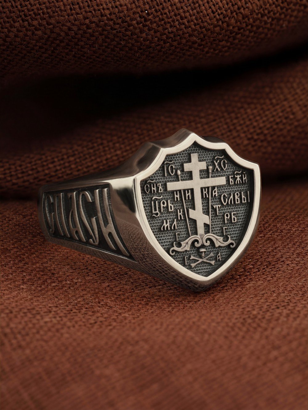 Кольцо из белого золота