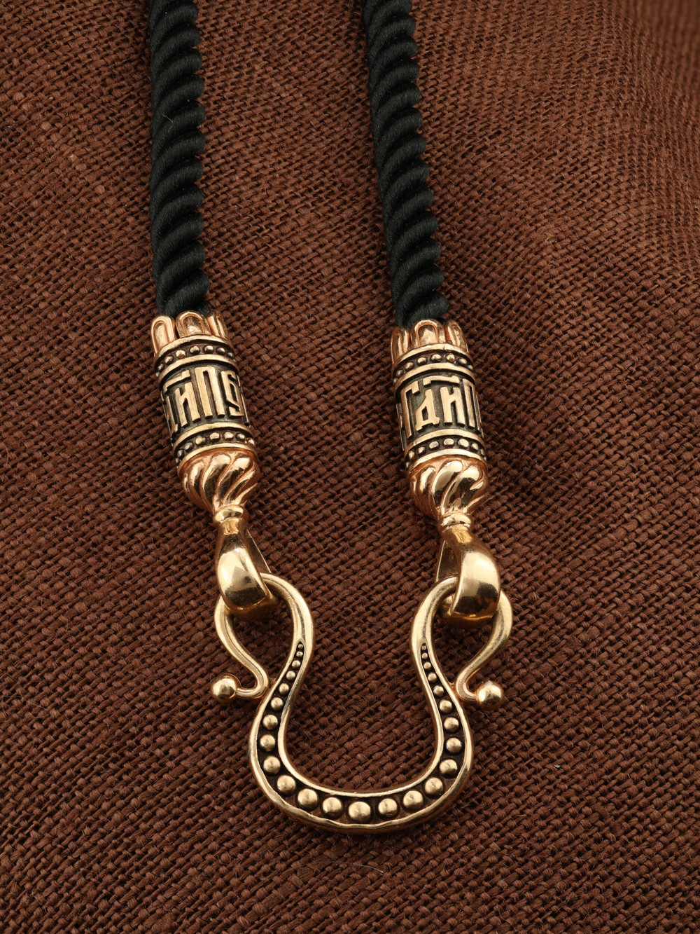 Шнурок шёлковый из золота c шёлковым шнурком