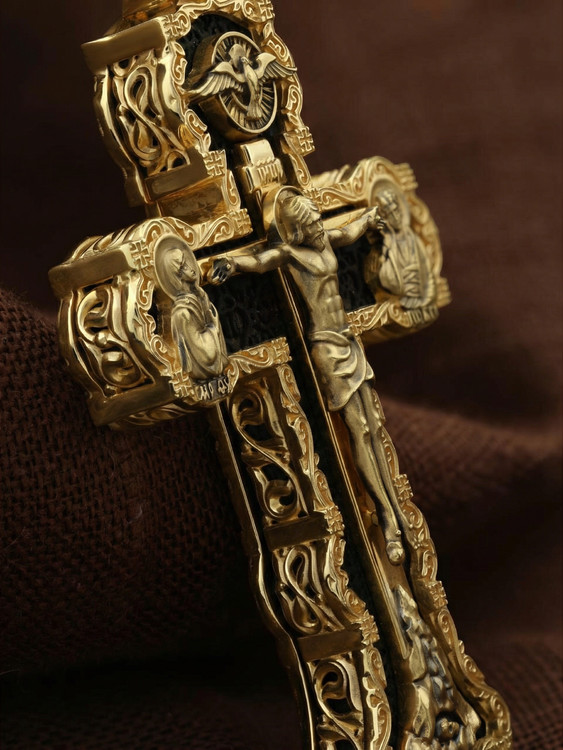 Крест из лимонного золота c эбеновым деревом