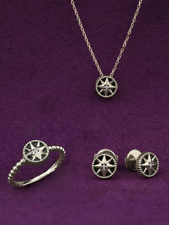 Колье из белого золота c бриллиантами и ониксом