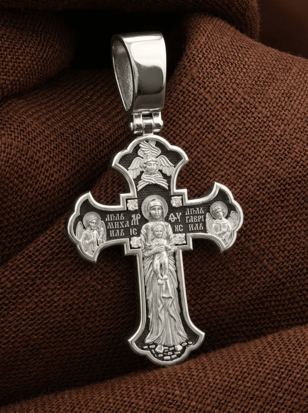 Крест из белого золота c бриллиантами