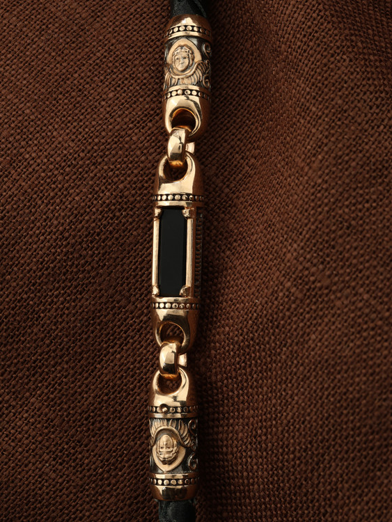 Гайтан из золота c кожаным шнурком и ониксом