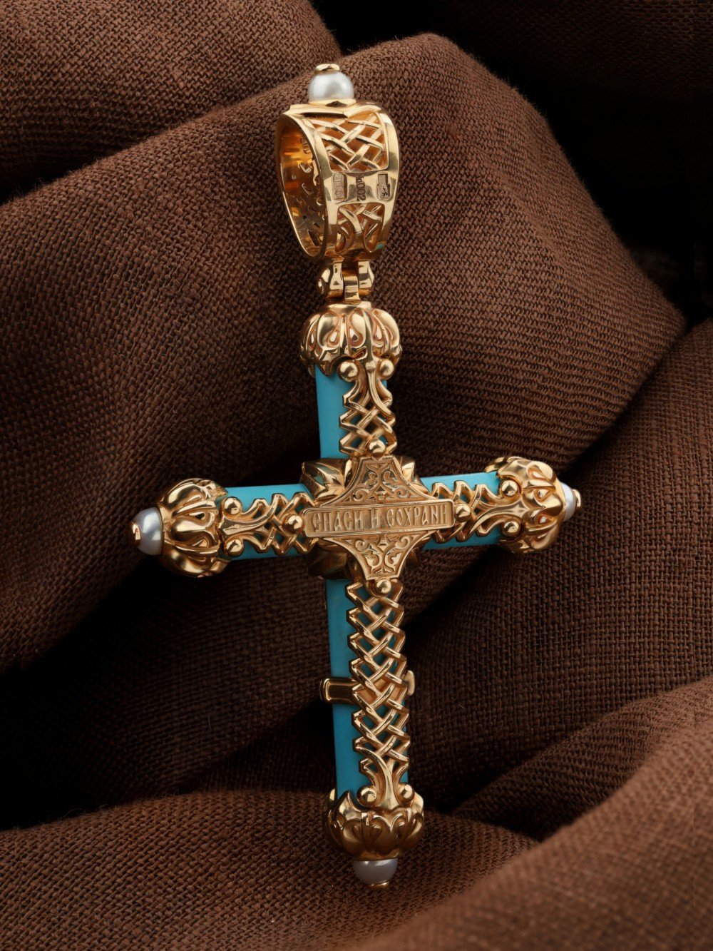 Крест из золота c жемчугом и бирюзой