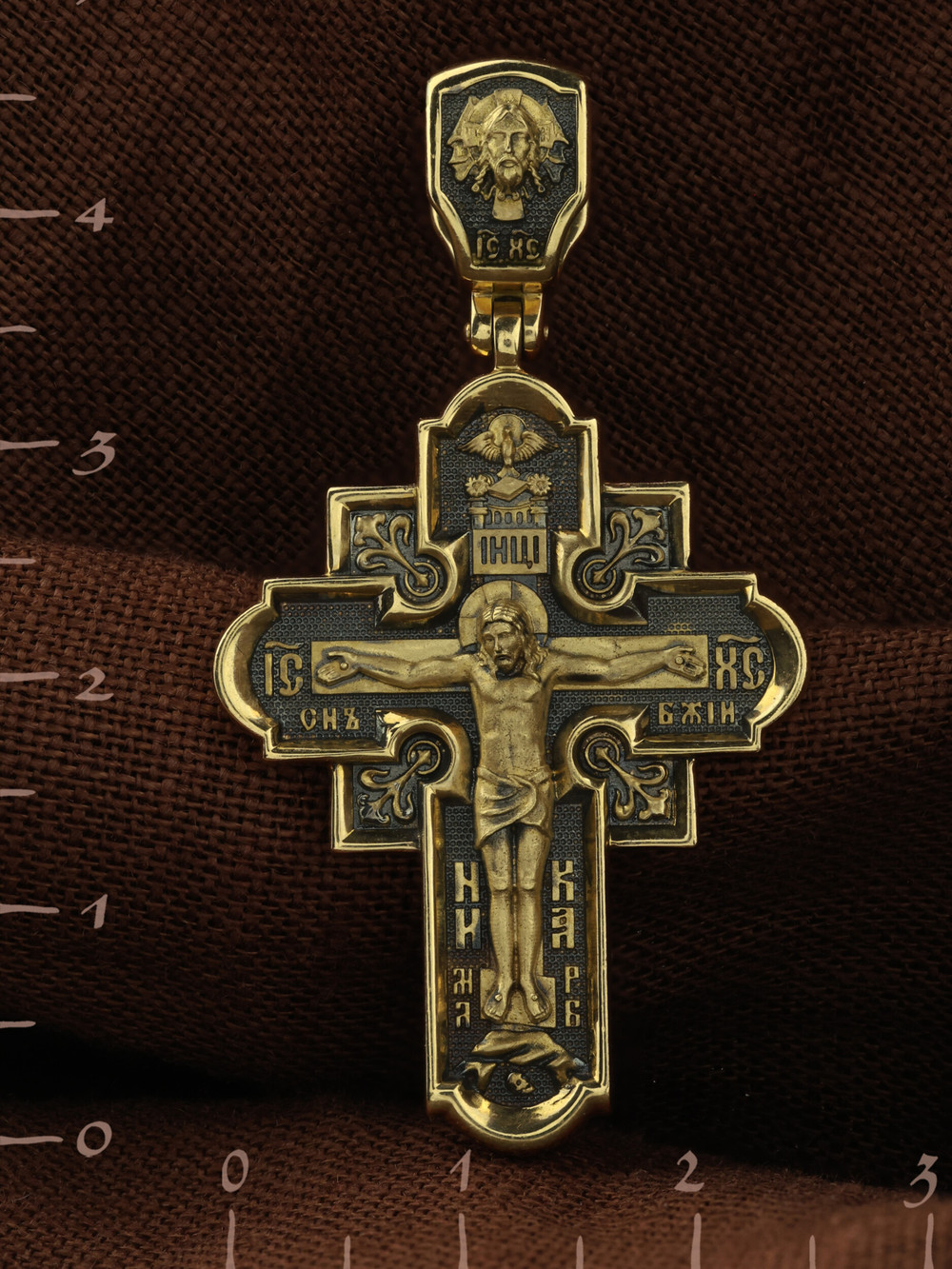 Крест из лимонного золота