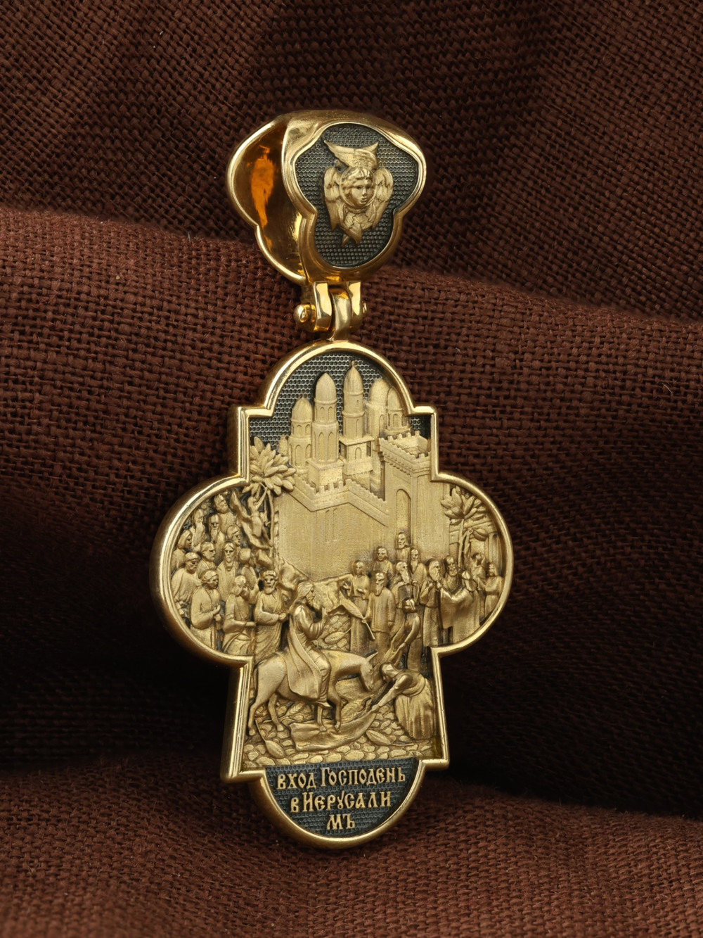 Крест из лимонного золота