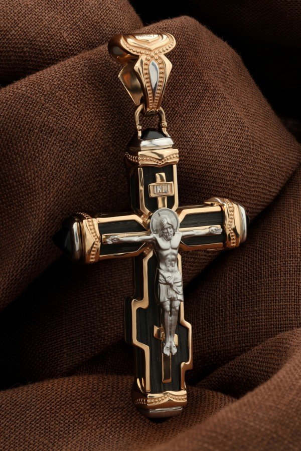 Крест из золота c ониксом и эбеновым деревом