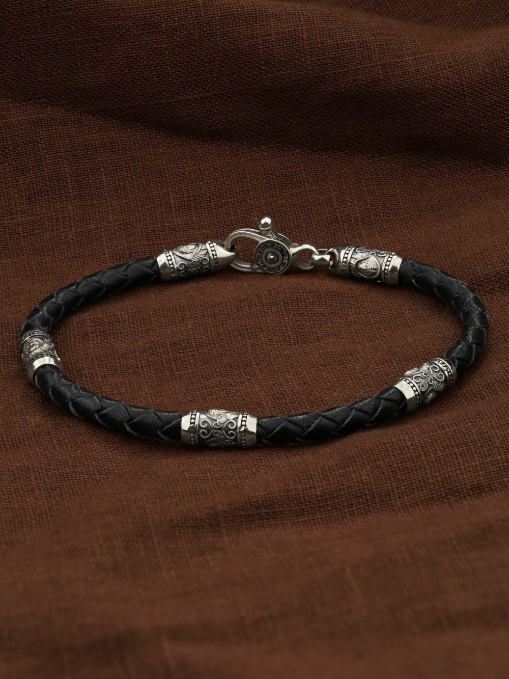 Браслет из белого золота c кожаным шнурком