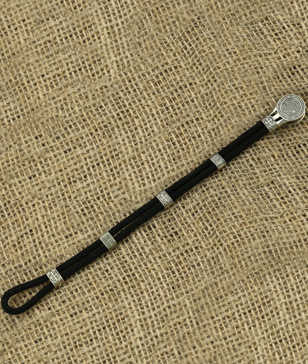 Браслет из серебра и золота c шёлковым шнурком