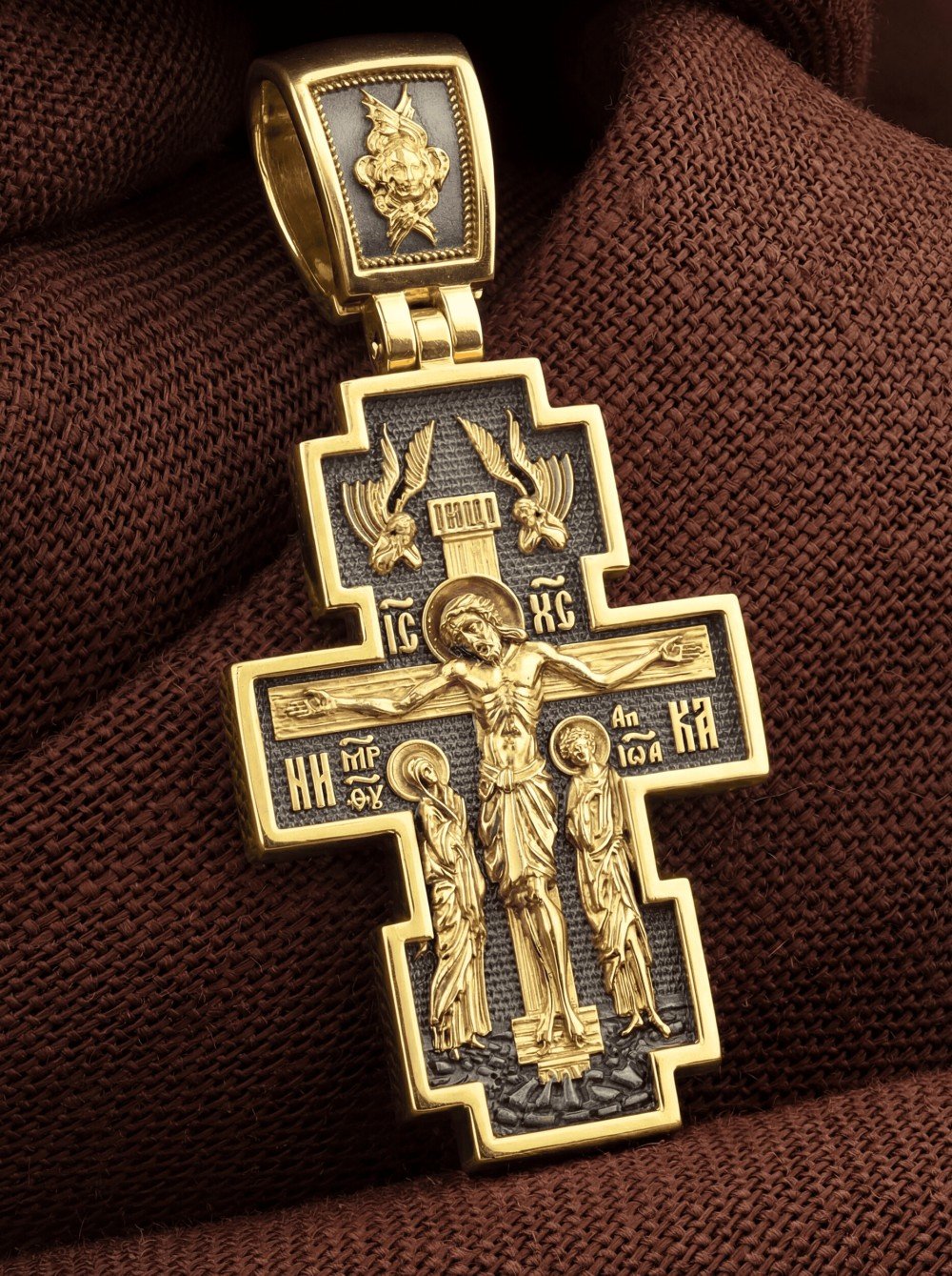 Крест из лимонного золота