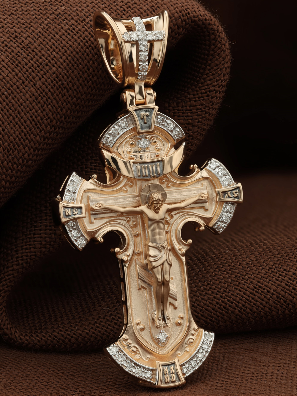 Крест из золота c бриллиантами