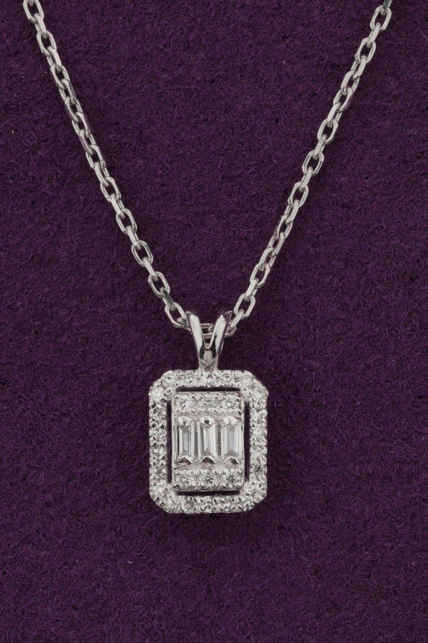 Колье из белого золота c бриллиантами