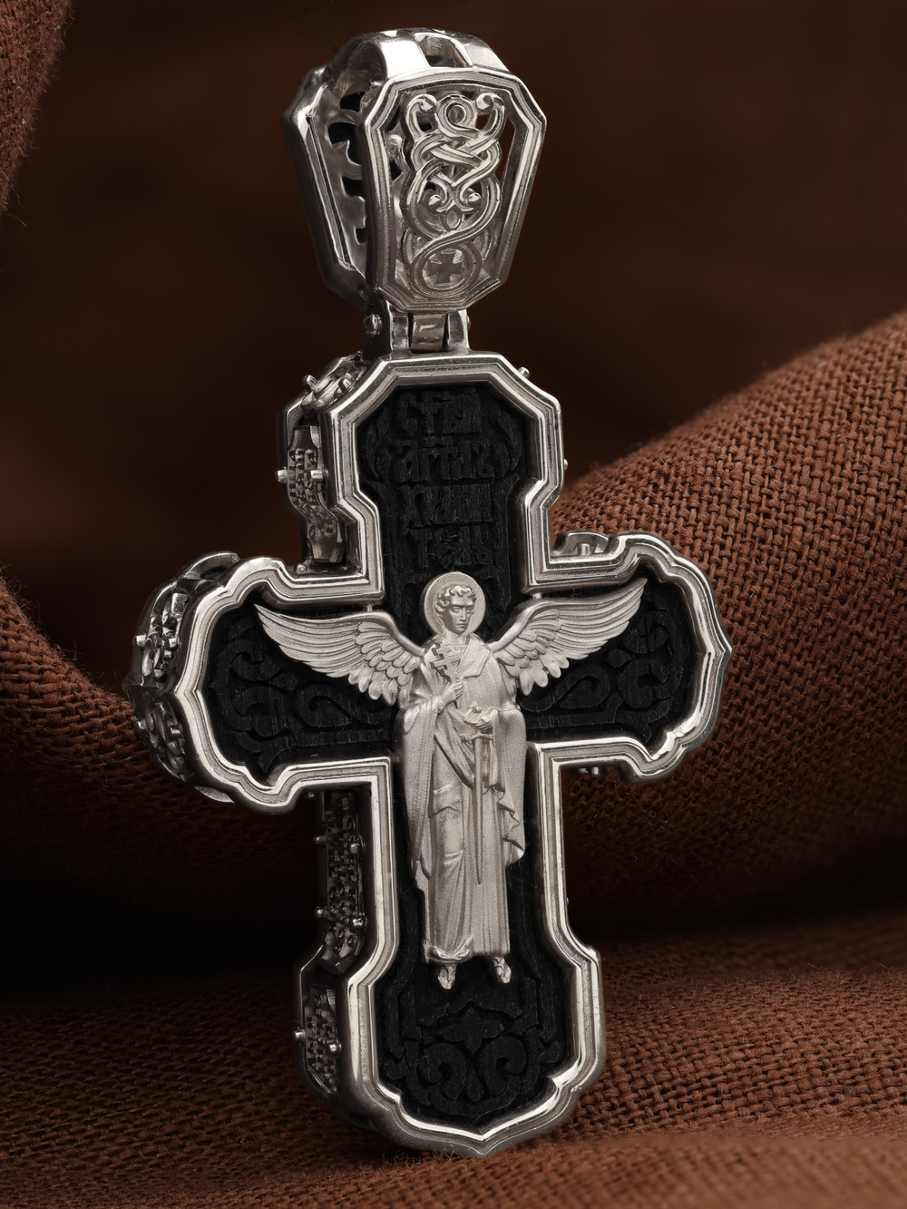 Крест из белого золота c эбеновым деревом