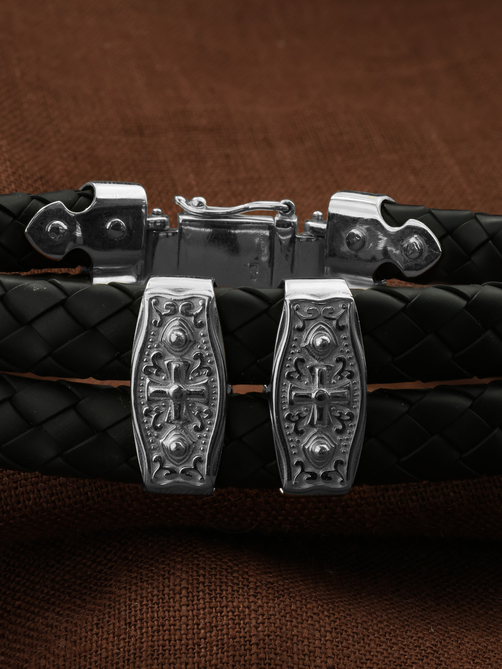 Браслет из белого золота c шнурком