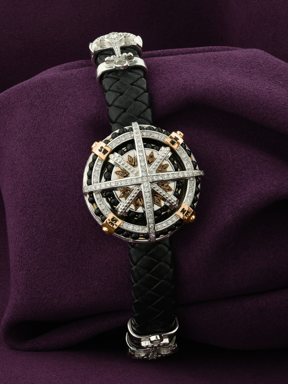 Браслет из белого золота c эмалью, бриллиантами, кожаным шнурком и ониксом