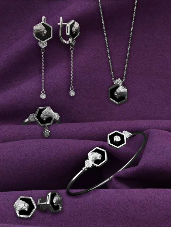 Серьги из белого золота c бриллиантами и ониксом