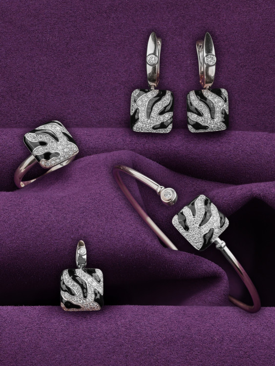 Браслет из белого золота c эмалью и бриллиантами