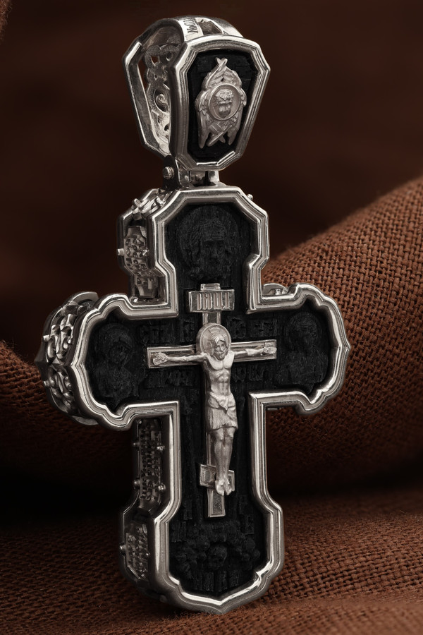 Крест из белого золота c эбеновым деревом