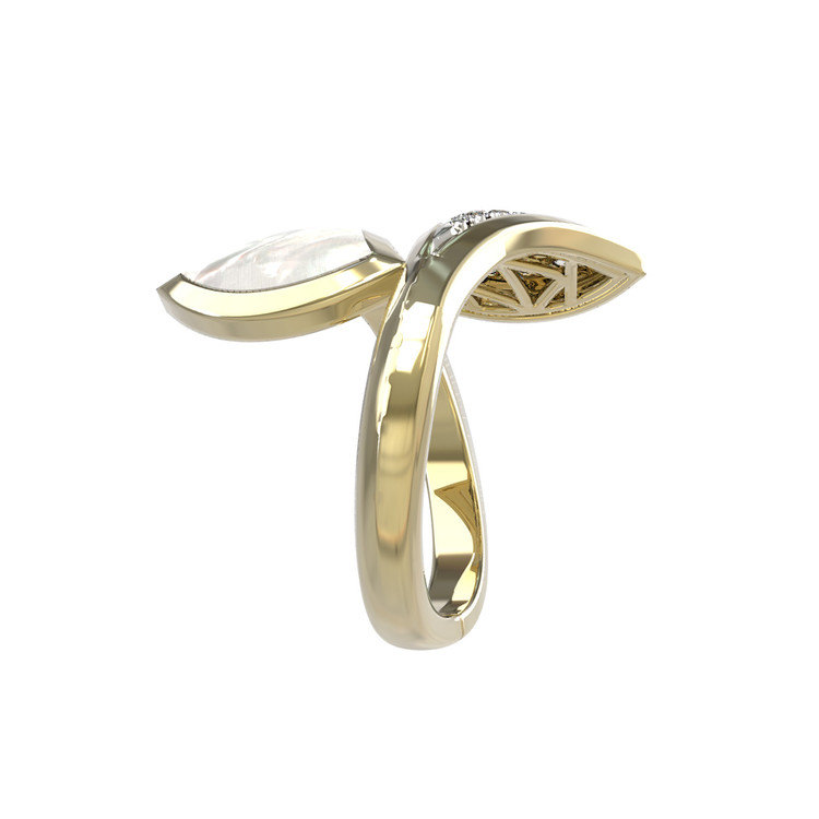 Кольцо из лимонного золота c бриллиантами и перламутром